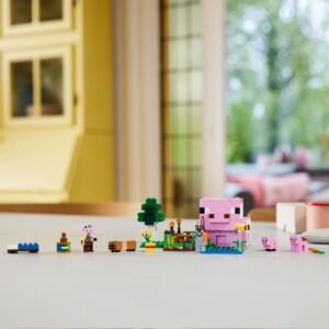 LEGO Minecraft Baby Pig House set opgebouwd op een tafel in een huiselijke omgeving