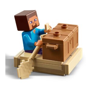 LEGO Minecraft figuur Steve in een boot met kist en gouden roeispaan