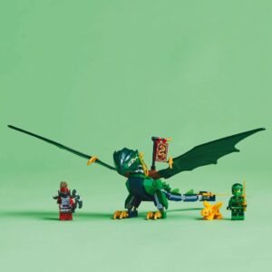 LEGO Ninjago groene draak met minifiguren op groene achtergrond