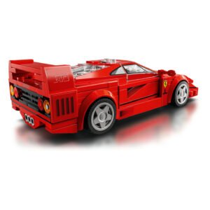 LEGO Ferrari F40 model vanaf de achterkant met gedetailleerde motor en achterspoiler