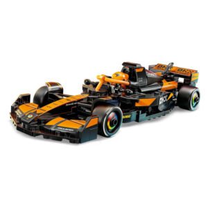 Gedetailleerde LEGO McLaren F1 racewagen met oranje en zwarte kleurstelling