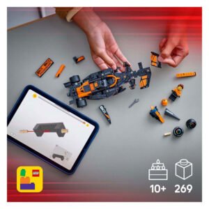 Kinderen bouwen LEGO McLaren F1 racewagen met digitale instructies