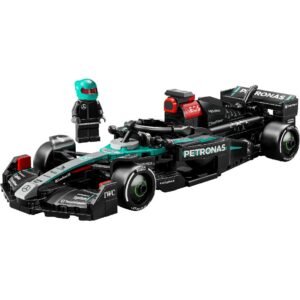 LEGO Mercedes-AMG F1 auto met minifiguur ernaast