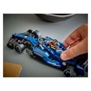 Hand bestuurt LEGO Williams F1 auto op tafel