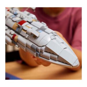 Neus van LEGO Home One Starcruiser met strakke bouwdetails