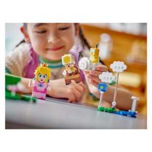 Kind speelt met LEGO Peach, Yellow Toad en Lakitu in kleurrijke Super Mario wereld