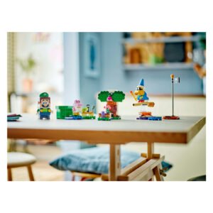LEGO Super Mario Luigi speelset uitgestald op houten tafel