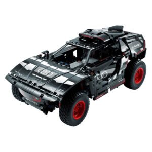 Gedetailleerde voorkant van LEGO Technic Audi RS Q e-tron rallyauto