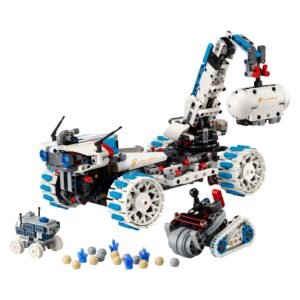 Opgebouwde LEGO Technic maanrover met accessoires en robots