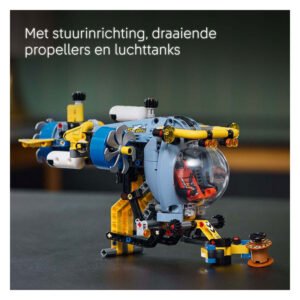 LEGO Technic onderzeeër met werkende functies op tafel