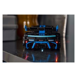 Achteraanzicht LEGO Technic Porsche GT4 racewagen met verlichting