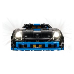 LEGO Porsche 42176 met verlichte koplampen en gedetailleerde voorkant
