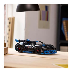 LEGO Technic Porsche GT4 model op tafel in interieur