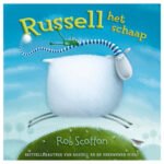 Omslag van het kinderboek "Russell het schaap" met een springend wit schaap en blauwe lucht Russell het Schaap