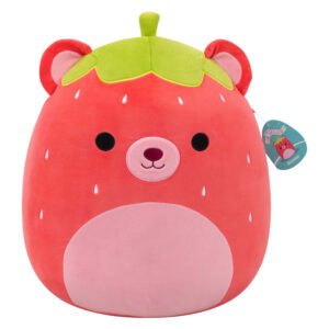 Squishmallow aardbei-knuffelbeer van voren met label en vrolijk gezicht Squishmallows Knuffel Pluche - Romeo the Red Bear Strawberry - 40cm