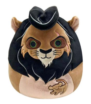 Squishmallows Scar knuffel recht van voren met leeuwen-symbool op buik Squishmallows Knuffel Pluche - Scar, 20cm