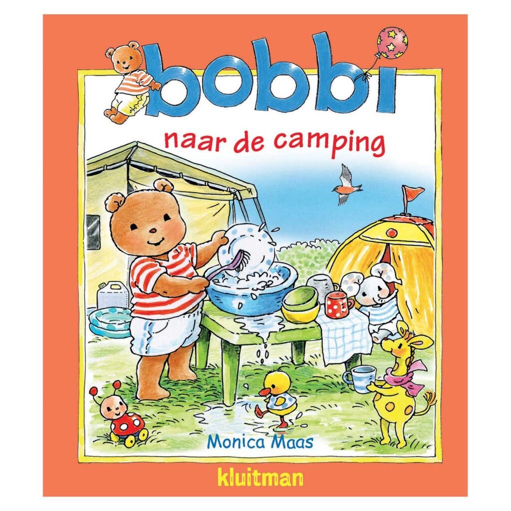 Kinderboek Bobbi naar de camping met illustratie van beer die afwast op een zomerse camping Bobbi naar de Camping