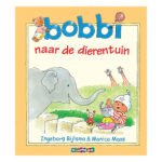 Voorzijde van het kinderboek 'Bobbi naar de dierentuin' met Bobbi, een olifant en giraffen in een kleurrijke dierentuinsetting. Bobbi naar de Dierentuin