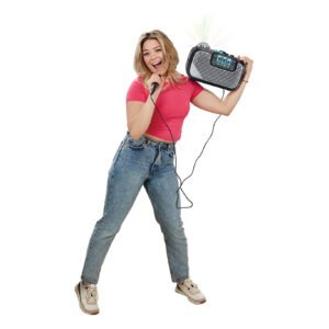 Tiener zingt enthousiast met VTech karaoke speaker en microfoon