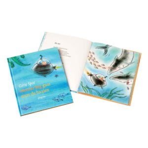Kinderboek 'Meneer Big gaat naar de haaien' open geslagen met kleurrijke illustraties van haaien en onderzeeër