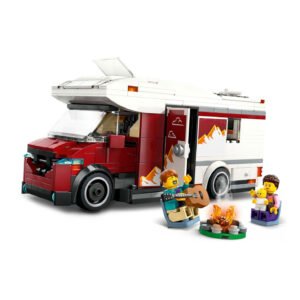 LEGO camper met minifiguren bij kampvuur en gitaarspel in set 60454