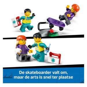 LEGO City arts helpt gevallen skateboarder na ongeluk