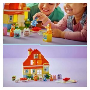 Kinderen spelen met LEGO DUPLO Bluey figuren en memoryspel