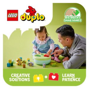 Vader en kind ontdekken LEGO DUPLO vormensorteerder met creatieve oplossingen
