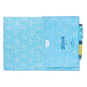Binnenkant van blauw Stitch notitieboek met patroon en bijpassende pen