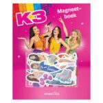 Voorzijde van het K3 magneetboek met de K3-meiden en bijgeleverde magneetfiguren K3 Magneetboek Met 20 magneten