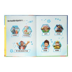 Overzichtspagina met hoofdpersonages uit het PAW Patrol boek over de sportwedstrijd.