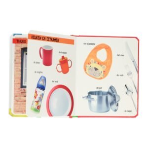 Kinderboekpagina over keukenspullen met foto's en Nederlandse woorden
