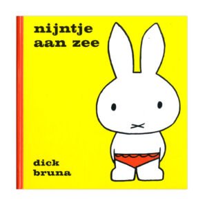 Boekomslag Nijntje aan Zee van Dick Bruna met gele achtergrond Nijntje Aan Zee
