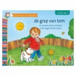 Kinderboek de grap van Tom met jongen en hond in tuin onder lachende zon Zin om te lezen! - de grap van tom