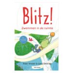 Voorkant kinderboek Blitz! 9 - Zwemmen in de ruimte met ruimtemannetje op waterglijbaan