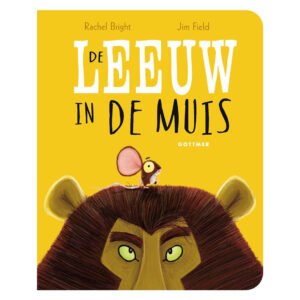 Omslag van kinderboek De Leeuw in de Muis met muis zittend op hoofd van een leeuw Kartonboekje De leeuw in de muis