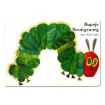 Omslag van Rupsje Nooitgenoeg met groene rups van Eric Carle Rupsje Nooitgenoeg Kartonboek