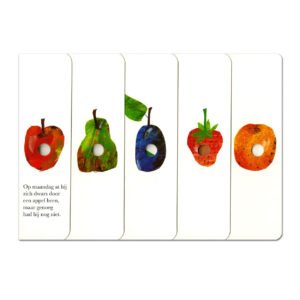 Illustratie van kleurrijk fruit met gaatjes uit Rupsje Nooitgenoeg