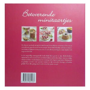 Achterkant van het boek 'Betoverende minitaartjes' met beschrijving en foto's van kleine gebakjes