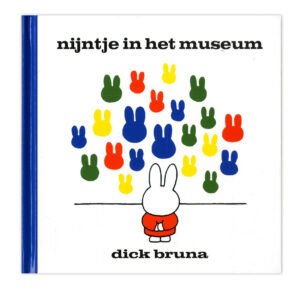 Boekcover voorzijde Nijntje in het museum van Dick Bruna met kleurrijke konijntjes