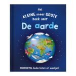 Voorkant van kinderboek 'Het kleine maar grote boek over De aarde' met illustratieve wereldbol en dieren. Het Kleine Maar Grote Boek Over de Aarde