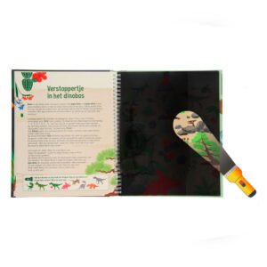 Kinderboek Speuren in het Dinobos met zaklamp zoekpagina