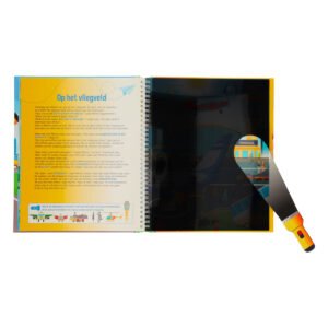 Binnenpagina kinderboek met weetjes over voertuigen zoals boot, fiets en auto