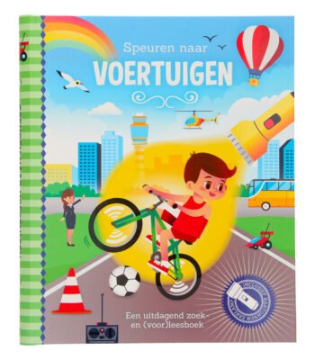 Voorkant kinderboek Speuren naar Voertuigen met jongen op fiets en stadsachtergrond speuren naar Voertuigen + kartonnen zaklamp