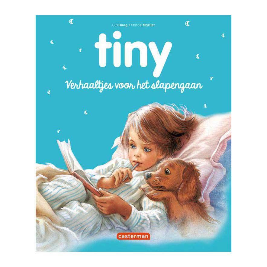 standaard-uitgeverij-tiny-boek-voorkant-lezen-in-bed-hond Voorkant van Tiny boek met Tiny lezend in bed naast een hond voor het slapengaan. Tiny Verhaaltjes voor het slapengaan