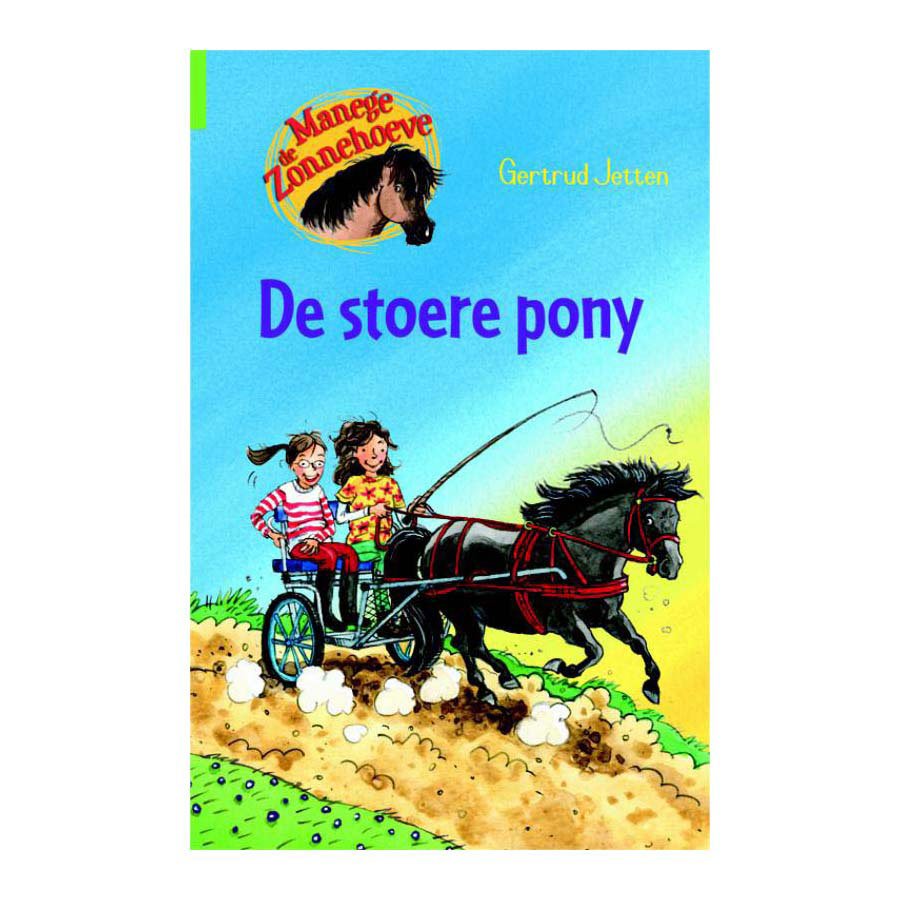 Boekcover Manege de Zonnehoeve - De stoere pony van Manege De Zonnehoeve met twee meisjes in kar achter zwarte pony De Stoere Pony