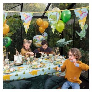 kinderen vieren dinosaurus verjaardagsfeest met decoraties en taart