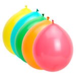 rij opgeblazen gekleurde ballonnen geel blauw groen oranje roze Gekleurde Ballonnen