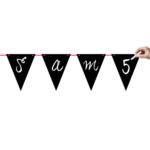 zwarte vlaggenlijn met krijtletters sam5 aan roze koord Beschrijfbare Vlaggenlijn 6m