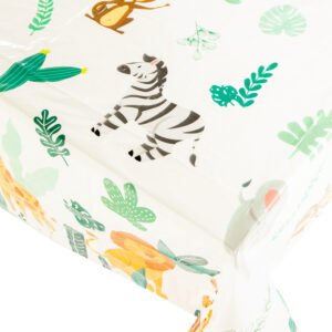 Close-up jungle tafelkleed met zebra illustratie en groene bladeren